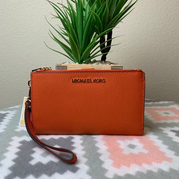 Michael Kors Handbags - Michael Kors Jet Set Travel Double Zip Wristlet